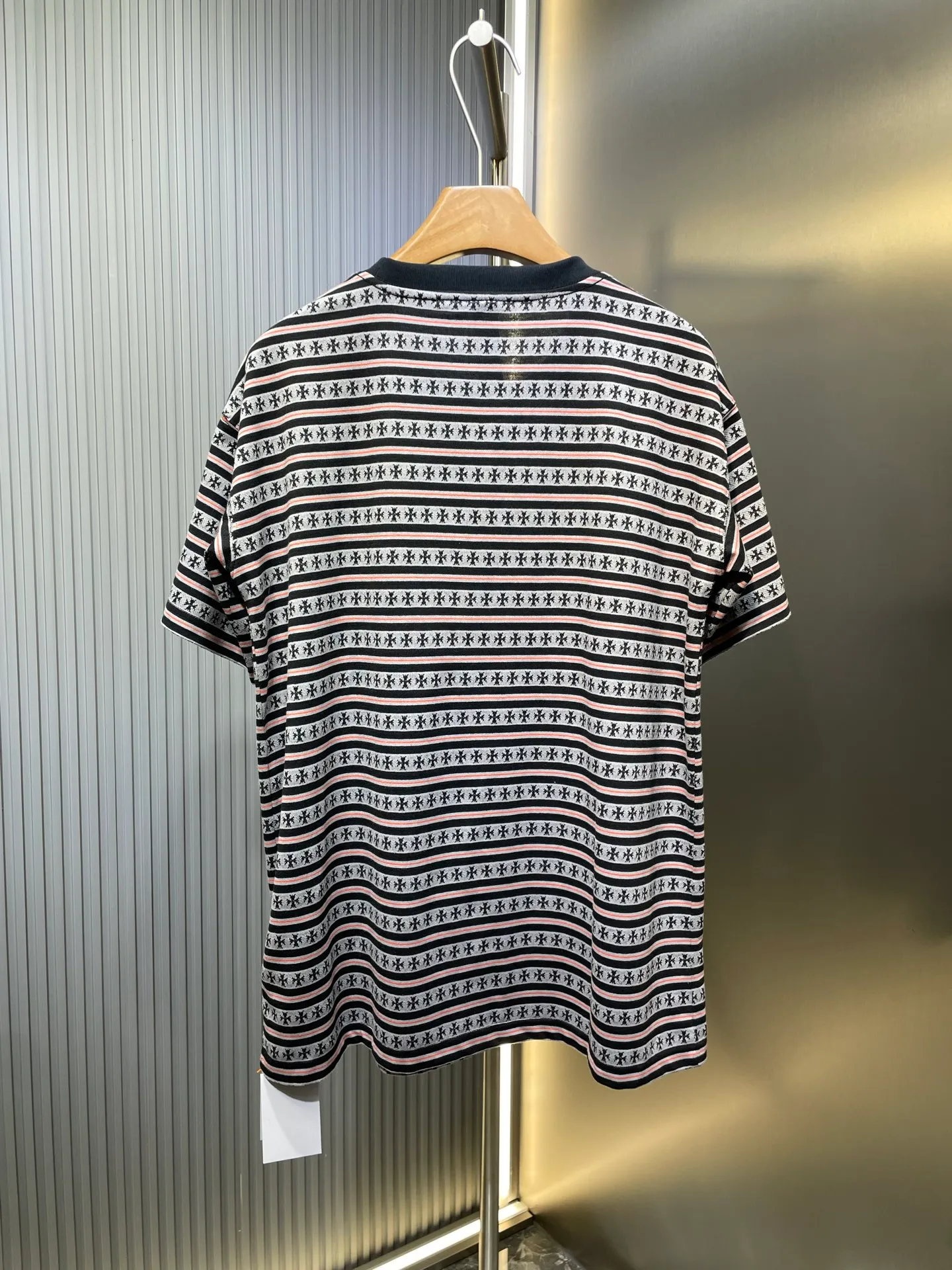 🅿️280 chrome hearts striped full-print short-sleeved craftsmanship instructions: Customized yarn-dyed fabrics, minimum ordering is 1,000 meters, expensive embroidery using imported embroidery machines, the overall line is straight and delicate, the fabric is comfortable and soft, the color is consistent and no color difference. Can be matched with the same style to create a fashionable look, control various occasions, customized accessories, complete three standards, the same style for men and women! ⚠️Color: gray ⚠️Size: sml
